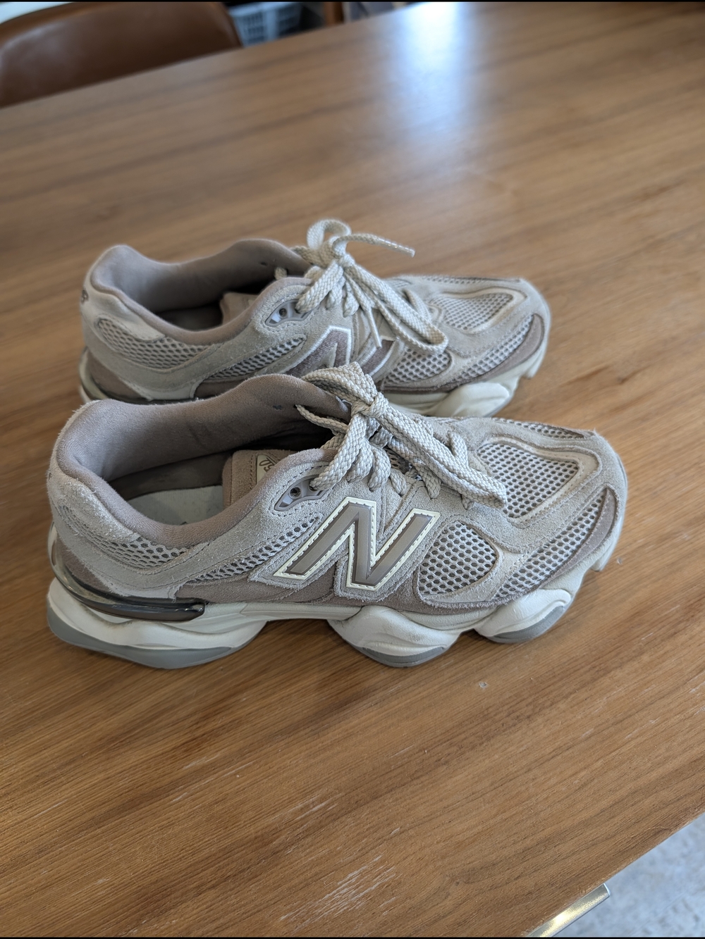 New Balance 9060 in Mushroom Women's Size 7.5 - Picture 3 of 7